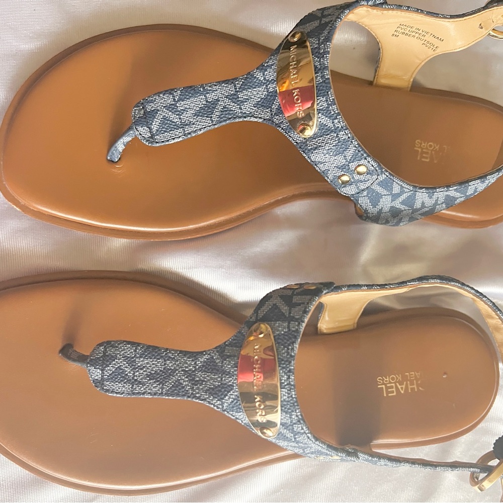 Women shoes size 8 slightly worn $20 each pair but the Mk boots are $100 - Picture 6 of 13